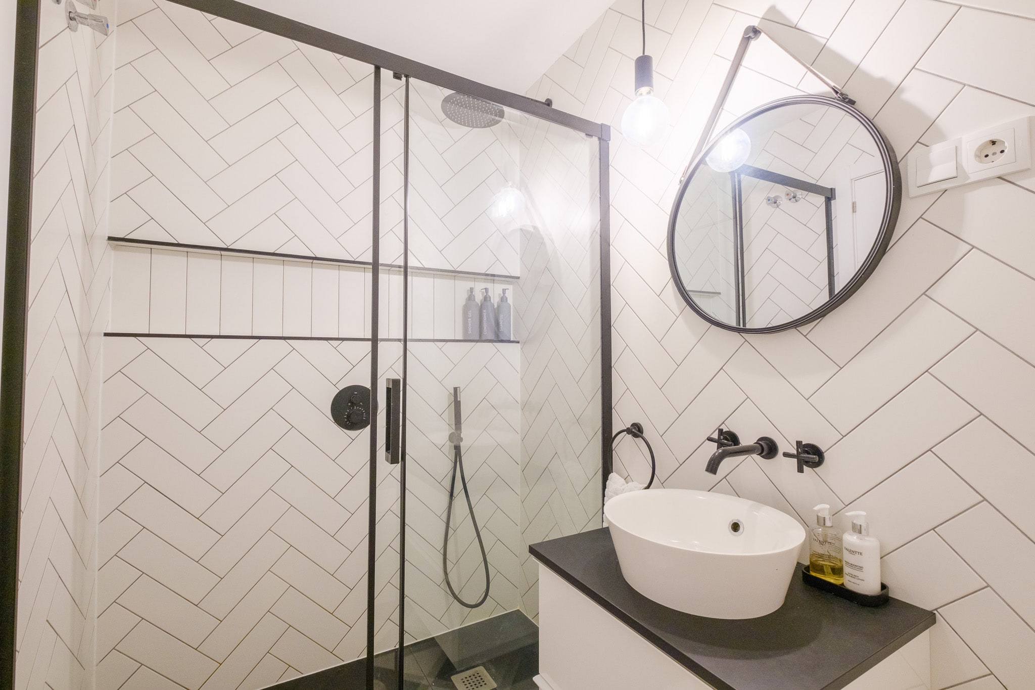 Verde · Bathroom