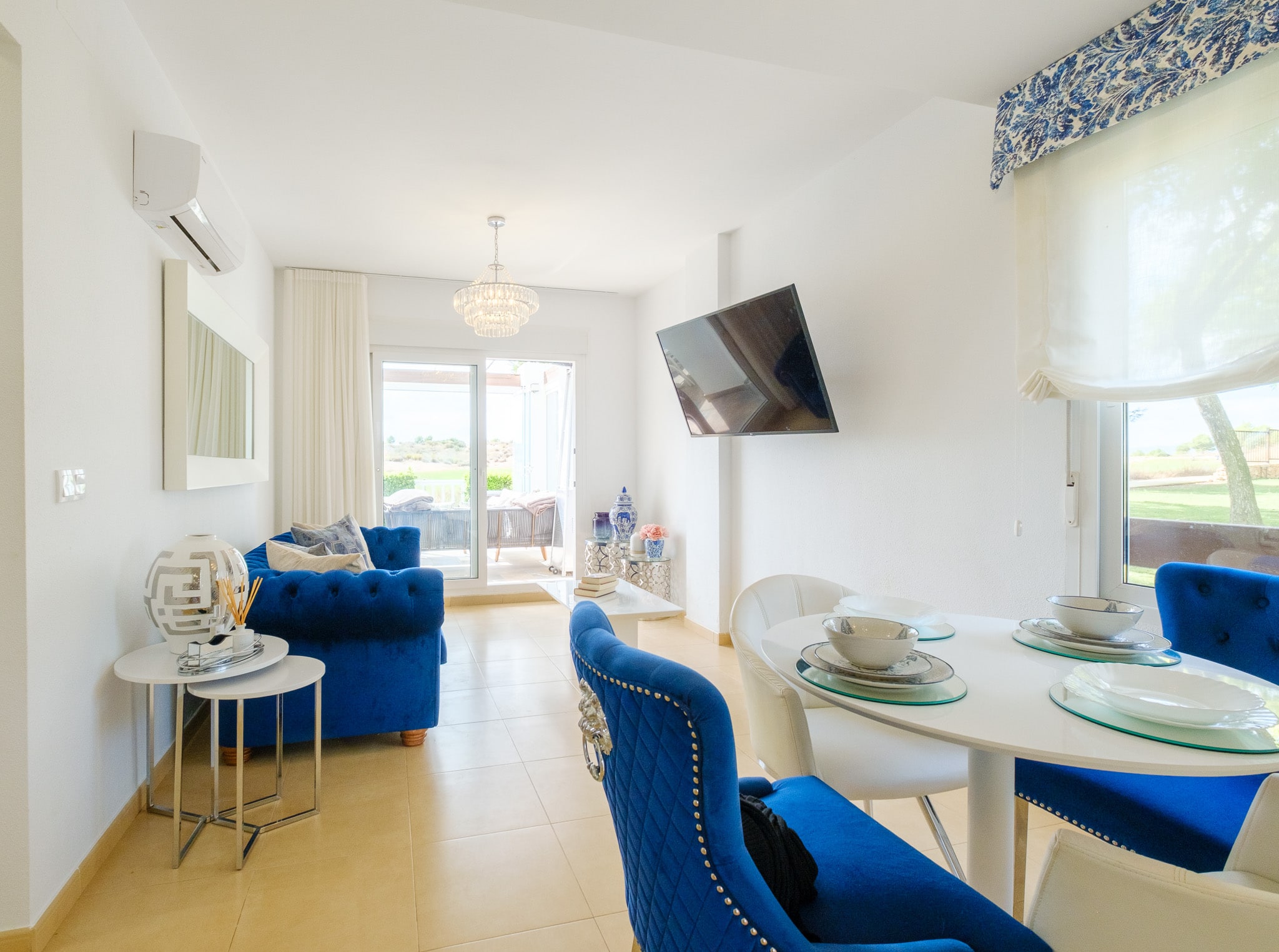 Verde · Living and dining area